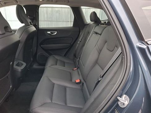 Used 2024 Volvo XC60 B5 Plus image 10