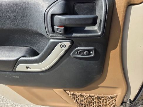 Used 2016 Jeep Wrangler Unlimited Sahara w/ Connectivity Group image 25