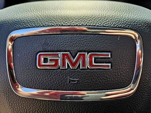 Used 2023 GMC Acadia SLT image 26