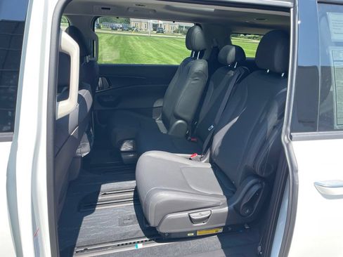 New 2027 Kia Carnival SX Prestige FWD image 11