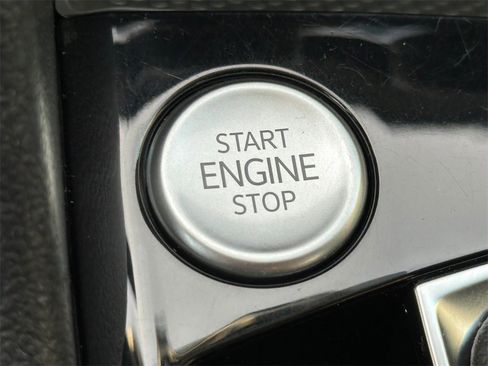 Used 2024 Volkswagen Taos SE image 29