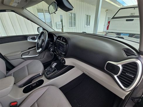 Used 2023 Kia Soul LX w/ LX Technology Package image 26
