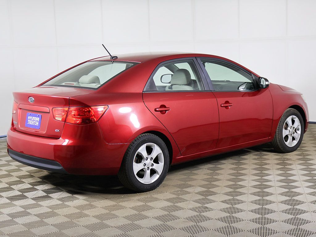 Used 2010 Kia Forte EX FWD image 5