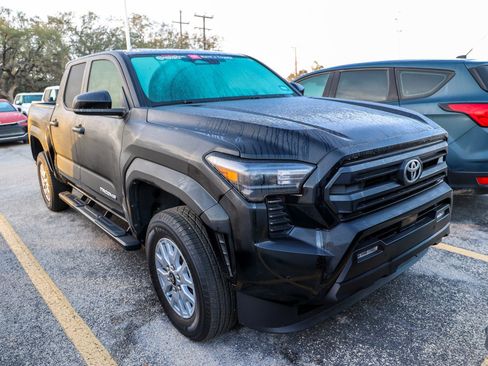 Used 2025 Toyota Tacoma SR5 w/ SR5 Upgrade Package image 4