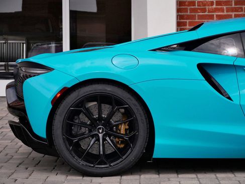 Used 2023 McLaren Artura RWD image 14