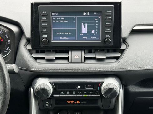 Used 2019 Toyota RAV4 LE w/ Carpet Mat Package FWD image 23