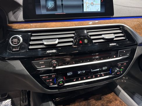 Used 2018 BMW M550i xDrive w/ Driving Assistance Package image 17