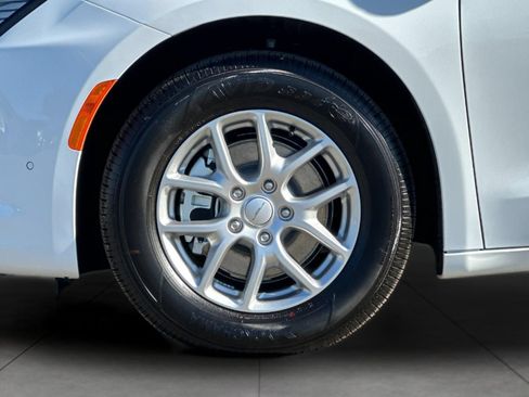 New 2027 Chrysler Pacifica Select FWD image 25