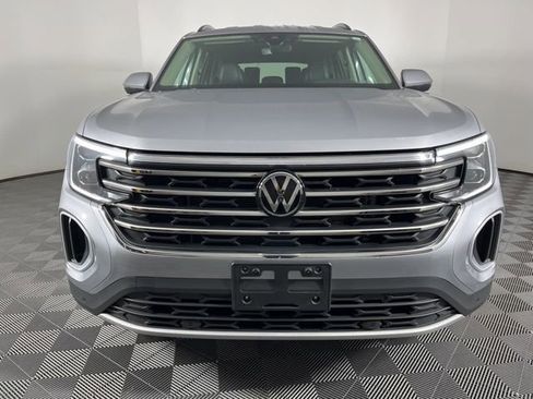 Used 2025 Volkswagen Atlas SE image 4