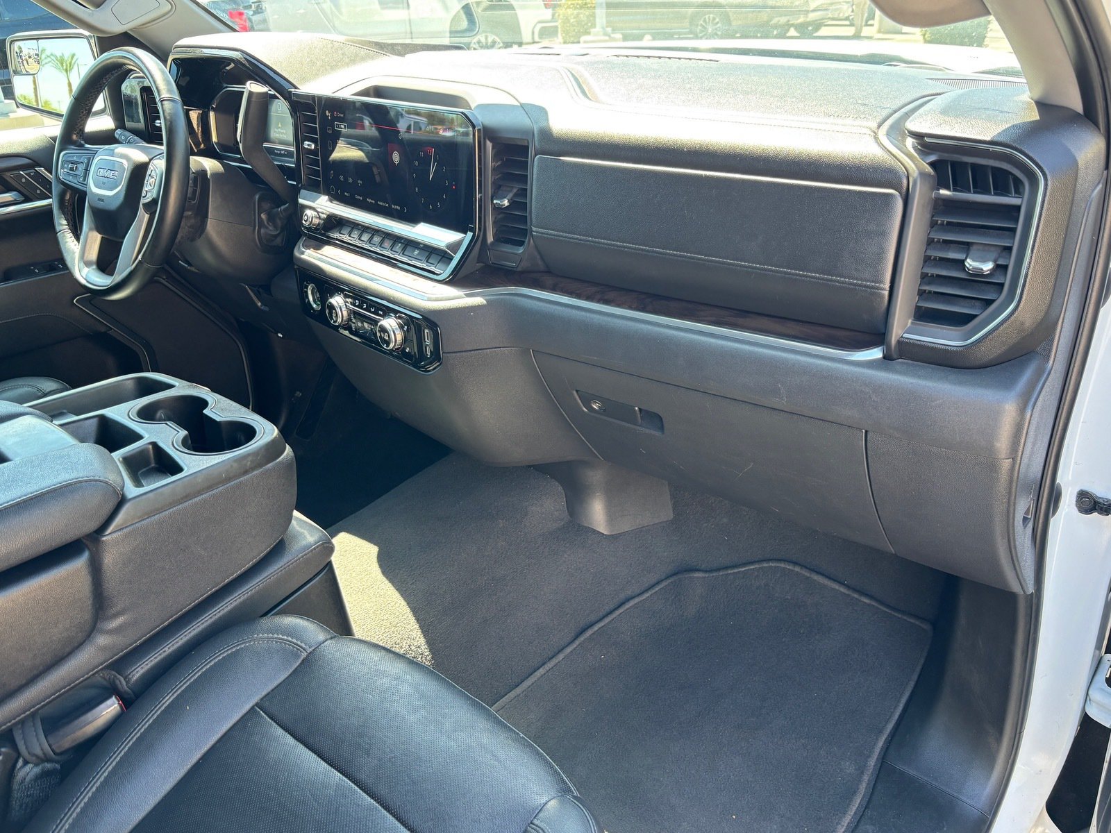 Used 2024 GMC Sierra 1500 SLT AWD/4WD image 29