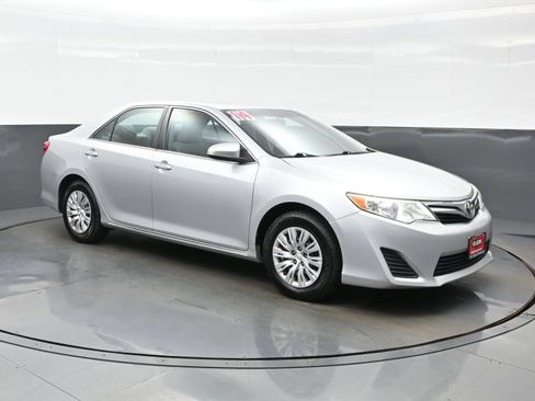 Used 2014 Toyota Camry LE FWD image 8