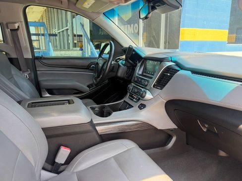 Used 2017 Chevrolet Tahoe LT w/ Luxury Package RWD image 4