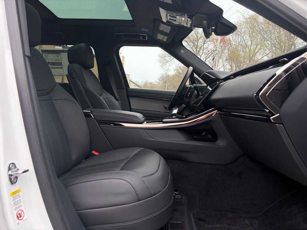 New 2025 Land Rover Range Rover Sport Dynamic SE AWD/4WD image 15