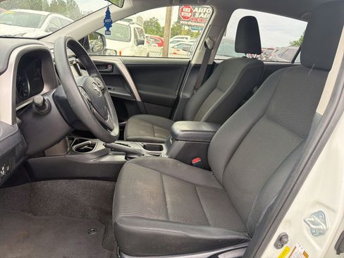 Used 2018 Toyota RAV4 LE FWD image 7