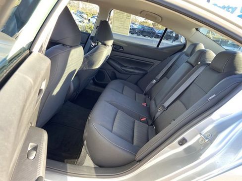 Used 2024 Nissan Altima 2.5 SV image 15