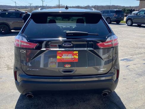 Used 2020 Ford Edge SE image 4