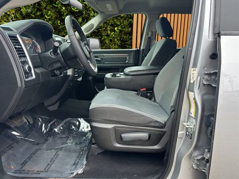 Used 2021 RAM 1500 Classic SLT image 8