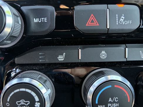 Used 2025 RAM 1500 Big Horn AWD/4WD image 36