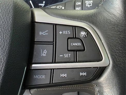 Used 2022 Toyota Sienna XLE image 30