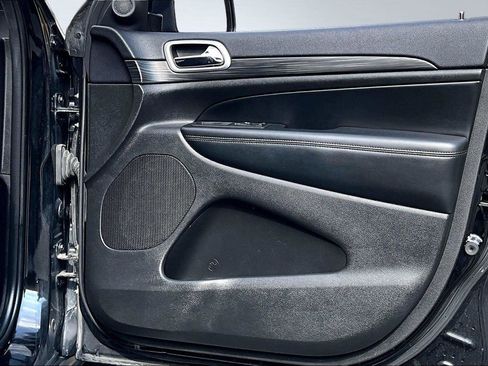 Used 2019 Jeep Grand Cherokee Laredo w/ Security & Convenience Group image 41