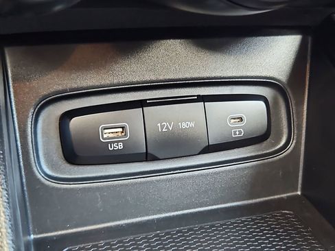 Used 2025 Hyundai Venue SEL image 18