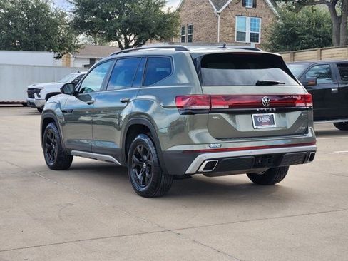 Used 2024 Volkswagen Atlas Peak Edition SEL image 3