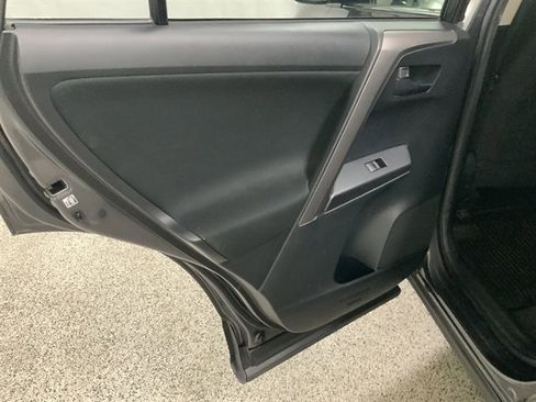 Used 2017 Toyota RAV4 LE AWD/4WD image 17