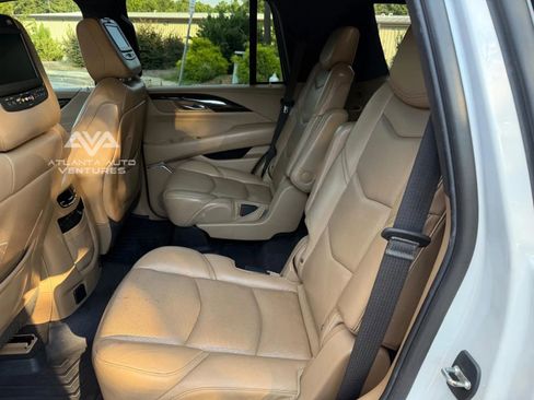 Used 2019 Cadillac Escalade Platinum image 35