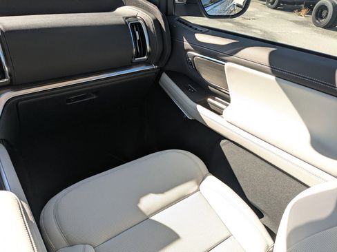 New 2025 Ford Expedition Max Platinum w/ Driver's Package image 18