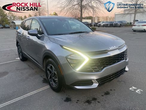 Used 2023 Kia Sportage LX image 1