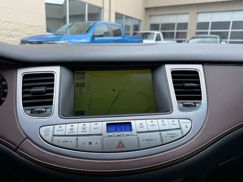 Used 2011 Hyundai Genesis 4.6 RWD image 6