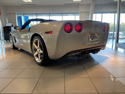 Used 2006 Chevrolet Corvette Convertible w/ Preferred Equipment Group image 3