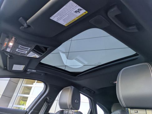 Used 2024 Jaguar XF R-Dynamic SE image 27