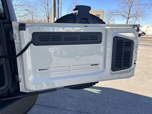 New 2025 Ford Bronco Outer Banks w/ Sasquatch Package AWD/4WD image 24