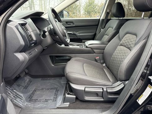 Used 2024 Nissan Pathfinder S image 29