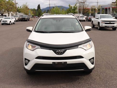 Used 2018 Toyota RAV4 XLE AWD/4WD image 2