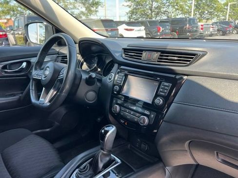 Used 2017 Nissan Rogue SV w/ SV Premium Package FWD image 31