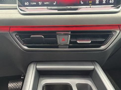 Used 2026 Volkswagen Tiguan SE AWD/4WD image 26