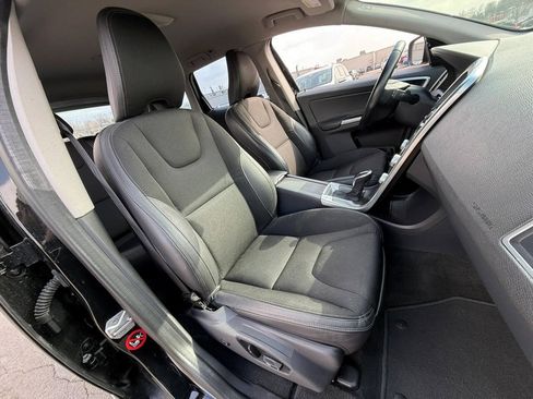 Used 2016 Volvo XC60 T5 w/ Proximity Package FWD image 16