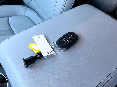 Used 2025 Honda Pilot EX-L image 14
