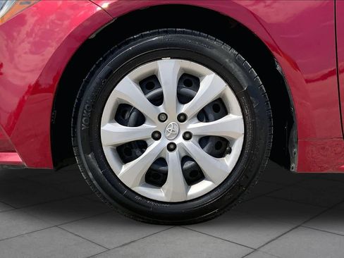 Used 2022 Toyota Corolla LE FWD image 11