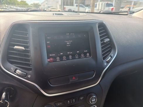 Used 2020 Jeep Cherokee Latitude AWD/4WD image 12