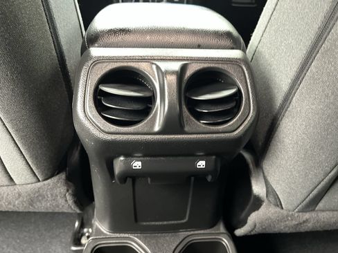 Used 2024 Jeep Wrangler Unlimited Sport AWD/4WD image 10