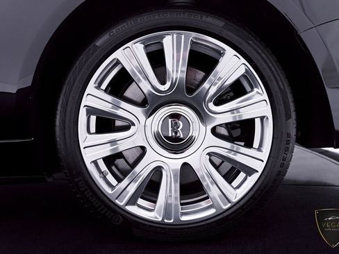 Used 2019 Rolls-Royce Dawn RWD image 34