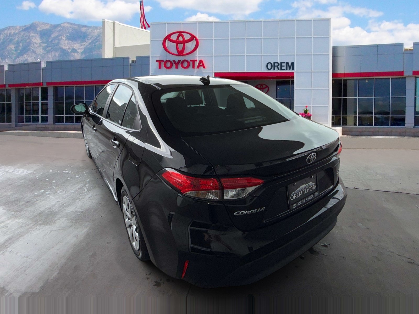 Used 2026 Toyota Corolla LE FWD image 5