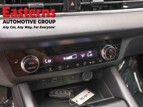 Used 2024 Mitsubishi Outlander SE AWD/4WD image 19