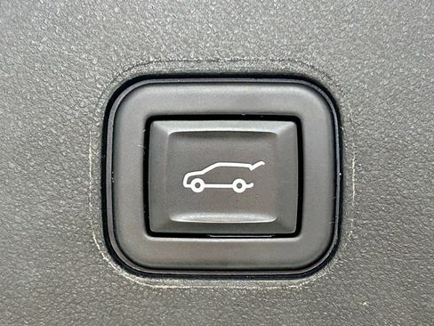 Used 2024 Cadillac Lyriq Luxury AWD/4WD image 15