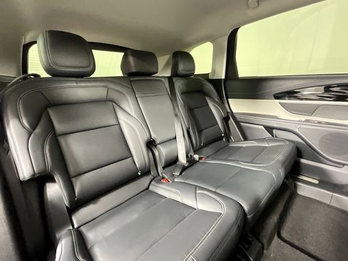 Used 2025 Lincoln Nautilus Premier image 22