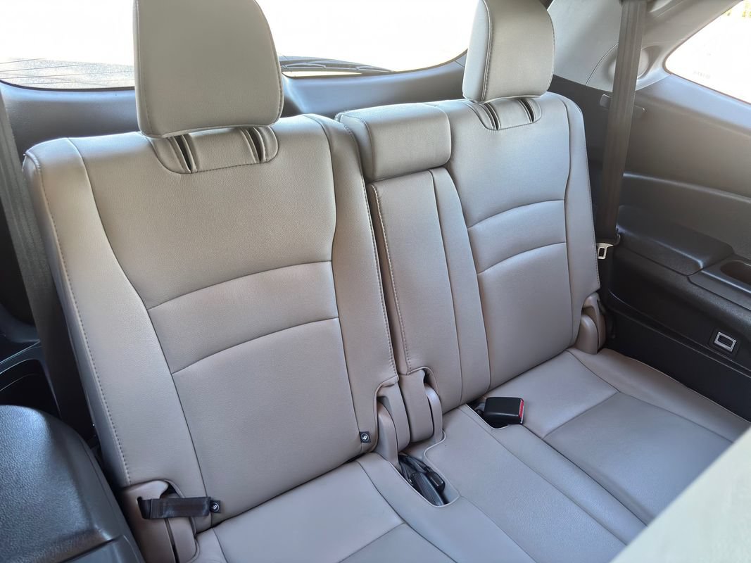 Used 2016 Honda Pilot Touring image 11