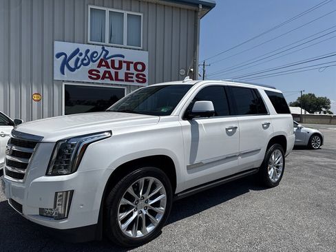 Used 2018 Cadillac Escalade Premium Luxury image 11